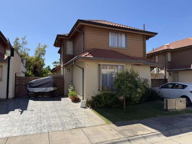 CASA EN CONDOMINIO LOS SARMIENTOS