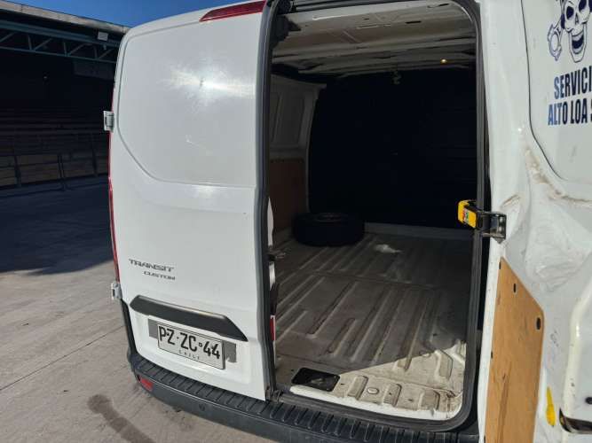 FURGON Marca FORD Modelo TRANSINT CUSTON 2.2 Año 2021