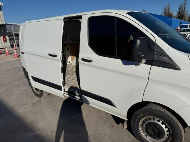 FURGON Marca FORD Modelo TRANSIT CUSTOM 2.2 Año 2021