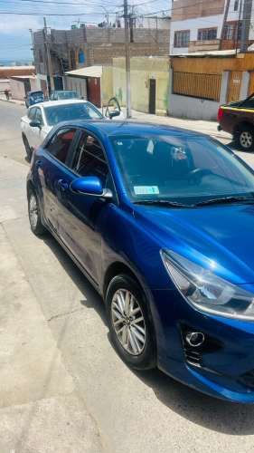 SE VENDE AUTO