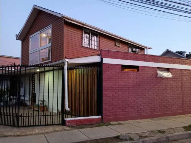 Amplia casa 2 pisos, 4 dormitorios, 2 baños, gran living