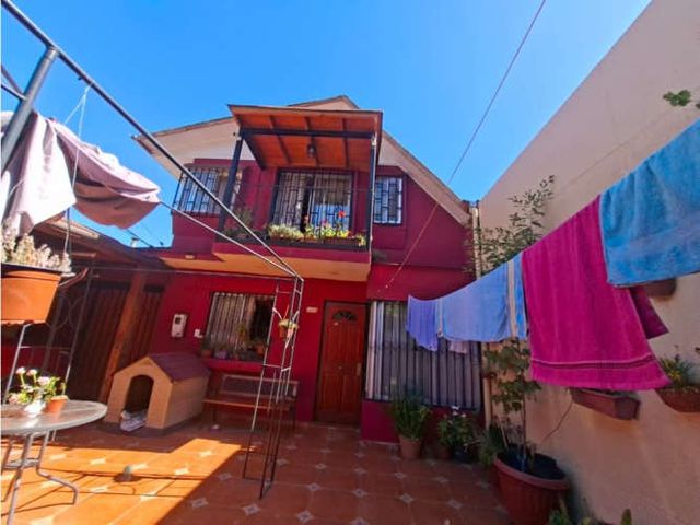 Espectacular casa 2 pisos , 4 dormitorios , 2 baños ,gran cocina