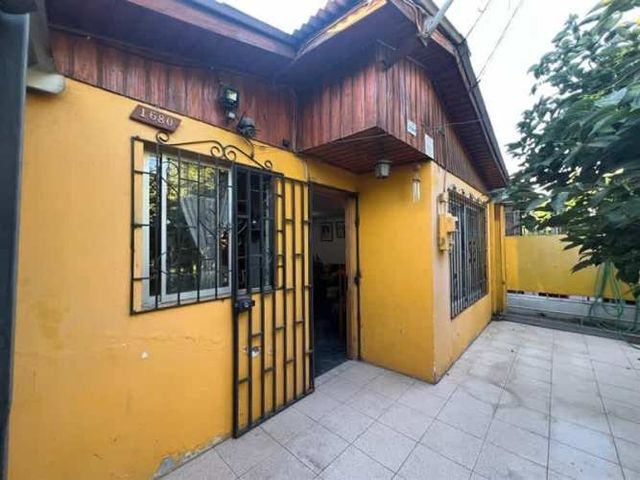 CASA SALVADOR GUTIERREZ, SANTOS MEDEL