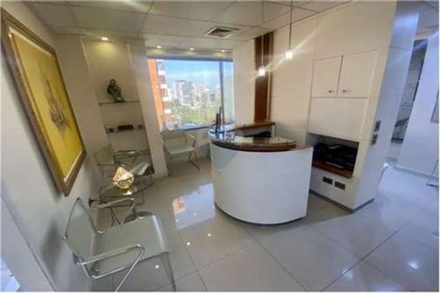 Impecable, metro esc militar, 2 estacionamientos