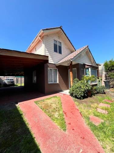 Amplia casa en Avda La Hacienda 2da etapa Larapinta Lampa