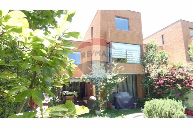 Casa  en condominio  av. la plaza