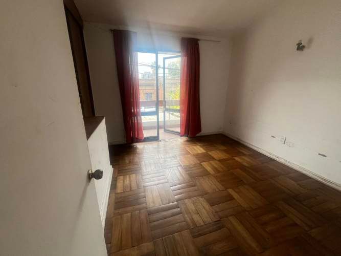 VENTA CASA  INDEPENDENCIA  EXCELENTE CONECTIVIDAD