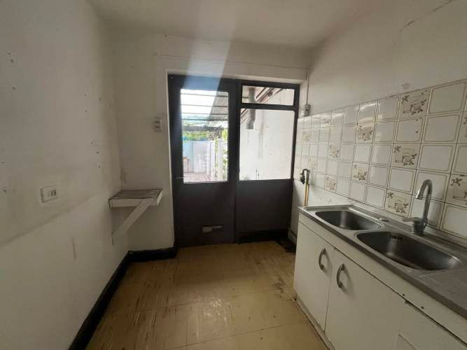 VENTA CASA  INDEPENDENCIA  EXCELENTE CONECTIVIDAD