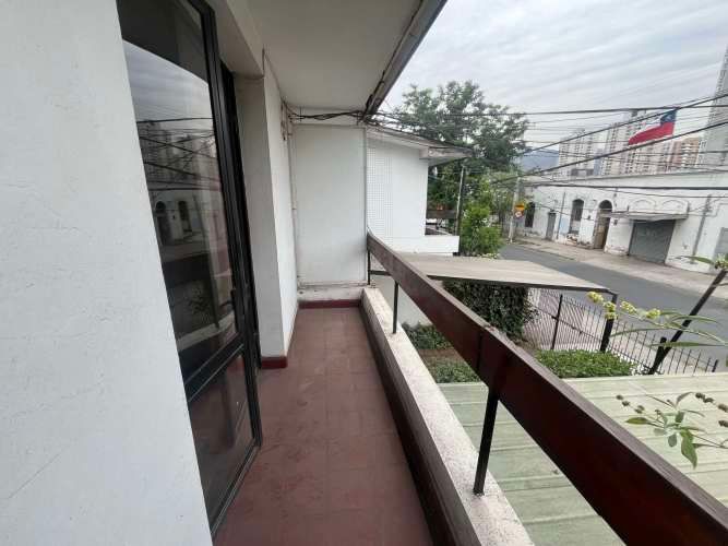 VENTA CASA  INDEPENDENCIA  EXCELENTE CONECTIVIDAD