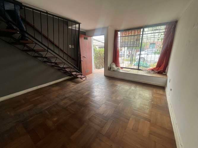 VENTA CASA  INDEPENDENCIA  EXCELENTE CONECTIVIDAD