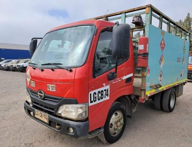 CAMION CON PLATAFORMA HIDRAULICA MARCA ALTIMONI LIFT, CON CONTROL DE  PLATAFORMA, MODELO ALIT 1000 AÑO 2017.  Marca HINO  Modelo XZU CITY  Año2019