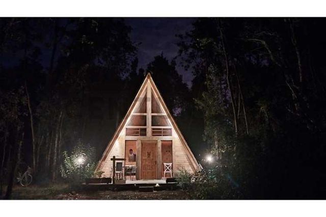 PARCELA 5180 m2 CON 3 CABAÑAS, PISCINA Y TINAJA EN DOMO A 5 KM DE PUCON, QUELHUE