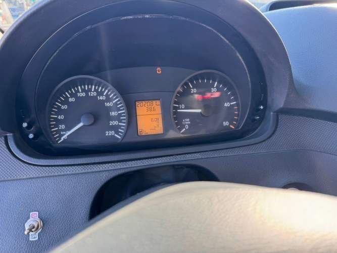 FURGON Marca MERCEDES BENZ Modelo VITO 113 CDI Año 2013