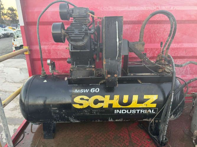 CAMION DE SERVICIOS PLUMA , COMPRESOR Y LUBRICADOR Marca VOLKSWAGEN Modelo CONSTELLATION 17.280 DC Año 2020