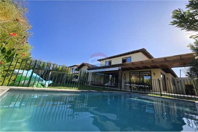 Casa 3 hab + oficina piscina quincho piedra roja