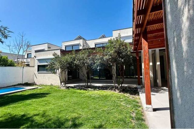 Casa espaciosa con piscina y quincho en chicureo