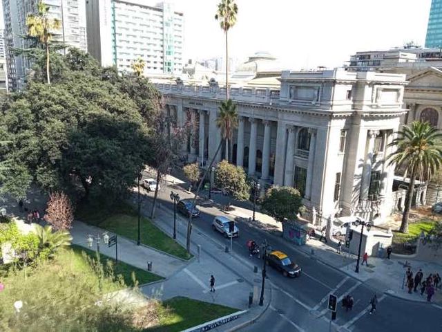 Remodelada, 379 m2. Miraflores con Moneda (135487)