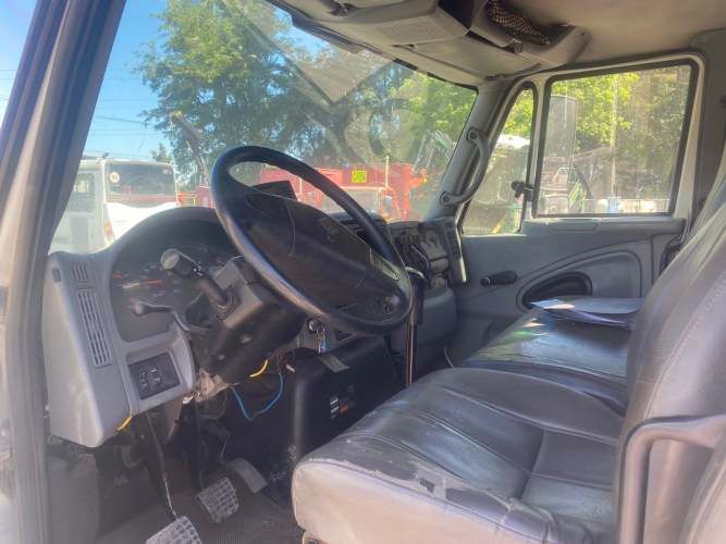 CAMION CON PLUMA Marca INTERNATIONA Modelo 4400 Año 2006