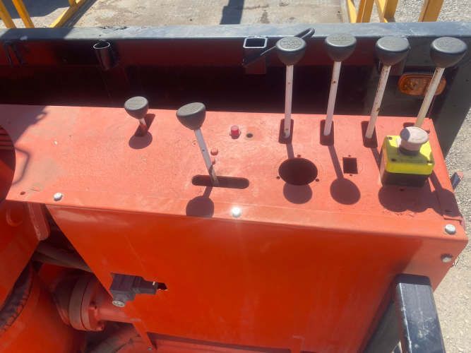 CAMION CON PLUMA Marca INTERNATIONA Modelo 4400 Año 2006