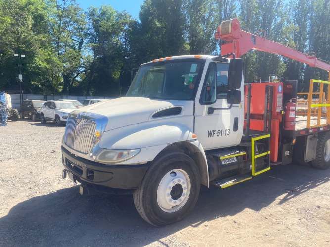 CAMION CON PLUMA Marca INTERNATIONA Modelo 4400 Año 2006
