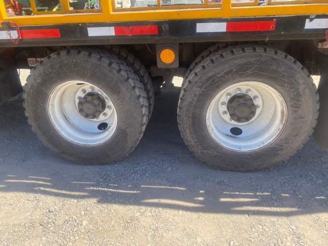 CAMION CON PLUMA Marca INTERNATIONA Modelo 4400 Año 2006