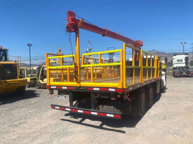 CAMION CON PLUMA Marca INTERNATIONA Modelo 4400 Año 2006
