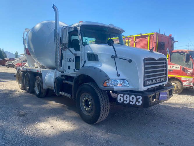 CAMION MIXER Marca MACK Modelo GU813E Año 2013