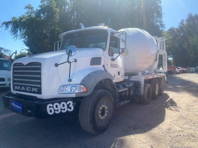 CAMION MIXER Marca MACK Modelo GU813E Año 2013