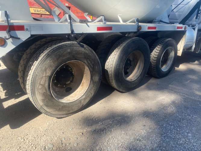 CAMION MIXER Marca MACK Modelo GU813E Año 2013