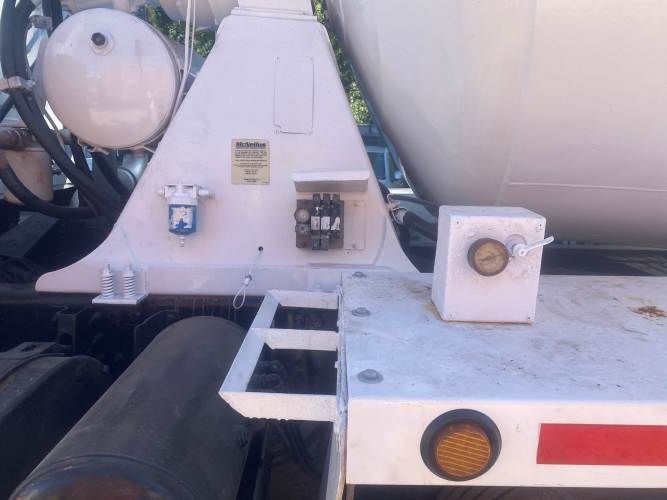 CAMION MIXER Marca MACK Modelo GU813E Año 2013