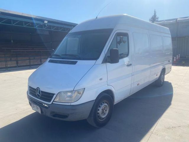 FURGON Marca MERCEDES BENZ Modelo SPRINTER 313 CDI Año 2010