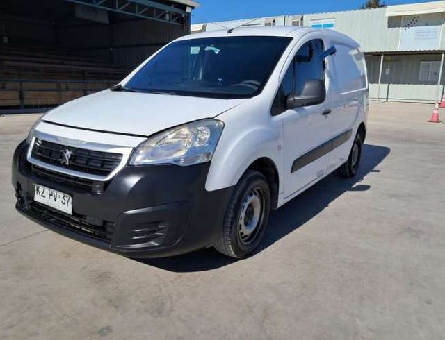 FURGON MARCA PEUGEOT MODELO PARTNER HDI 1.6 AÑO 2019