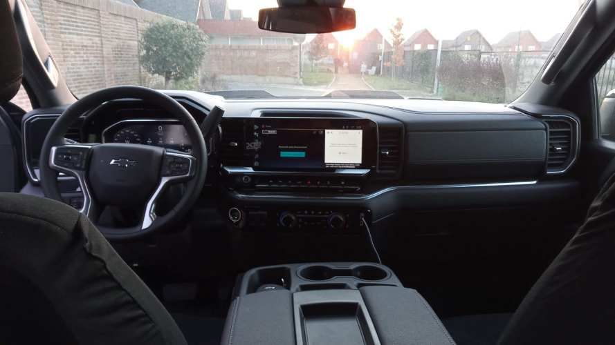 SILVERADO 2024 CON FACTURA