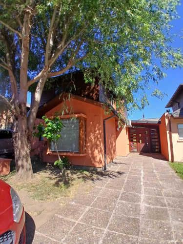 Estilo y Comodidad en Moderna Residencia (135552)