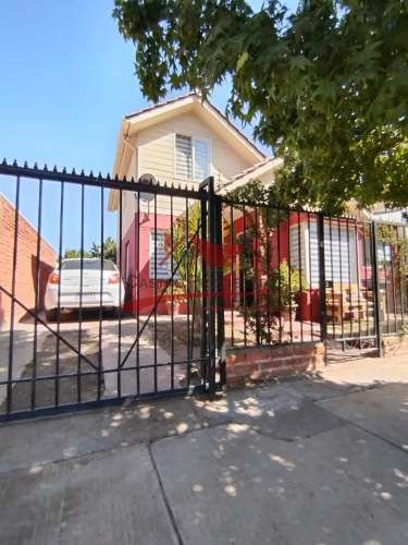 Hermosa Casa Dos Pisos Aislada, 3 Dormitorios, 2 Baños, Lampa.