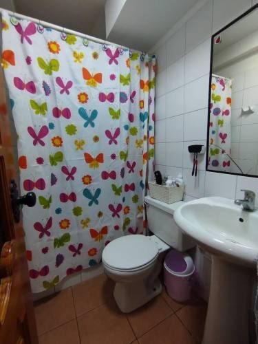 En Iquique, Vendo Hermosa y agradable Casa Esquina de 3 pisos, 5dormitorios 3baños 1Estacionamiento