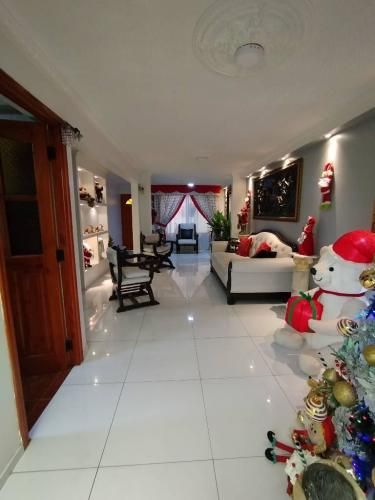 En Iquique, Vendo Hermosa y agradable Casa Esquina de 3 pisos, 5dormitorios 3baños 1Estacionamiento