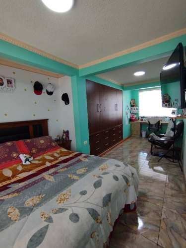 En Iquique, Vendo Hermosa y agradable Casa Esquina de 3 pisos, 5dormitorios 3baños 1Estacionamiento