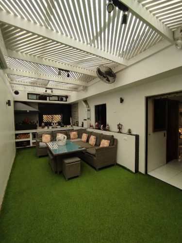 En Iquique, Vendo Hermosa y agradable Casa Esquina de 3 pisos, 5dormitorios 3baños 1Estacionamiento