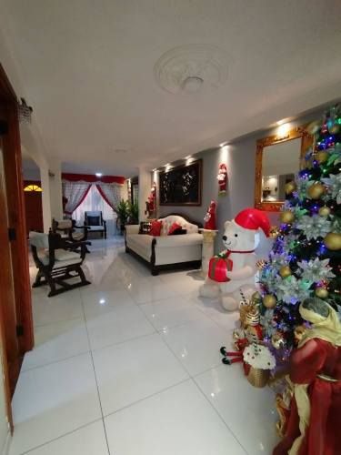 En Iquique, Vendo Hermosa y agradable Casa Esquina de 3 pisos, 5dormitorios 3baños 1Estacionamiento