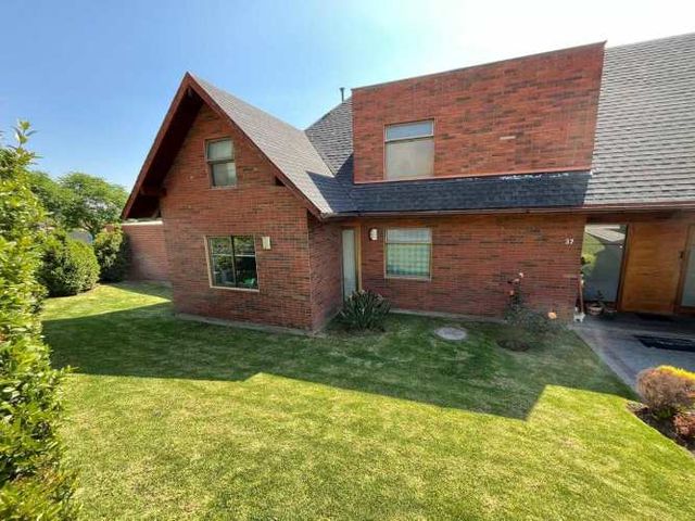 Estilo Moderno con Espacios Luminosos (135580)