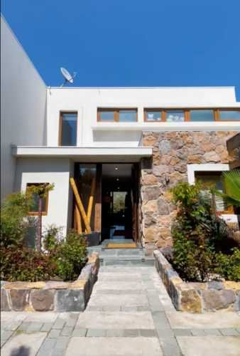 PRECIOSA CASA EN SECTOR PIEDRA ROJA  DE CHICUREO SANTIAGO