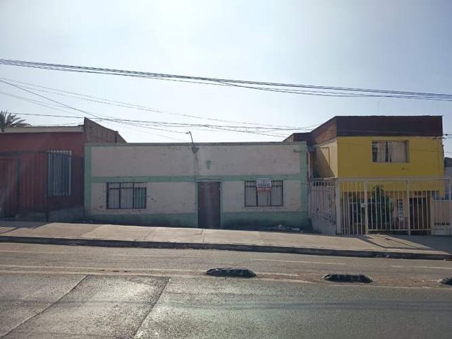 AMPLIA CASA SECTOR CENTRO NORTE ANTOFAGASTA 250 M2