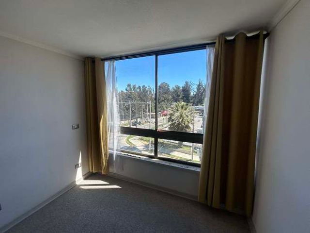 Arriendo depto. $450.000 en barrio ingles. 2 dormitorios, 1 baño, terraza. Estacionamiento cubierto.