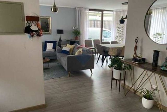 Casa funcional en la reina ,4 dormitorios,3 baños