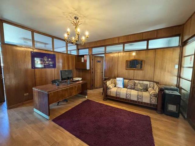 Esmeralda- Cochrane / Oficina 4 privados más recepción