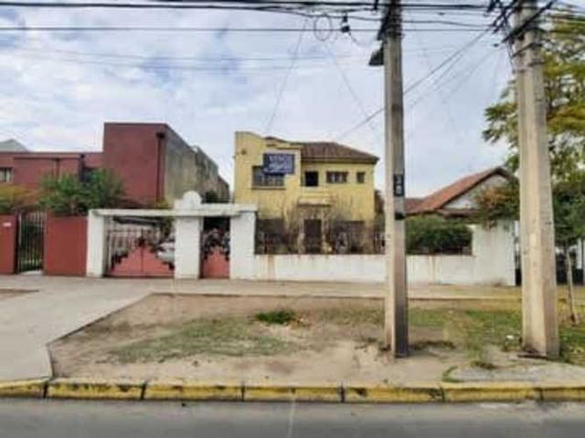 casa con gran terreno, metro Parque Ohiggins