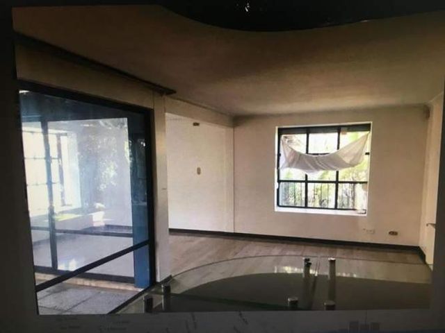 SE VENDE GRAN CASA EN LA FLORIDA