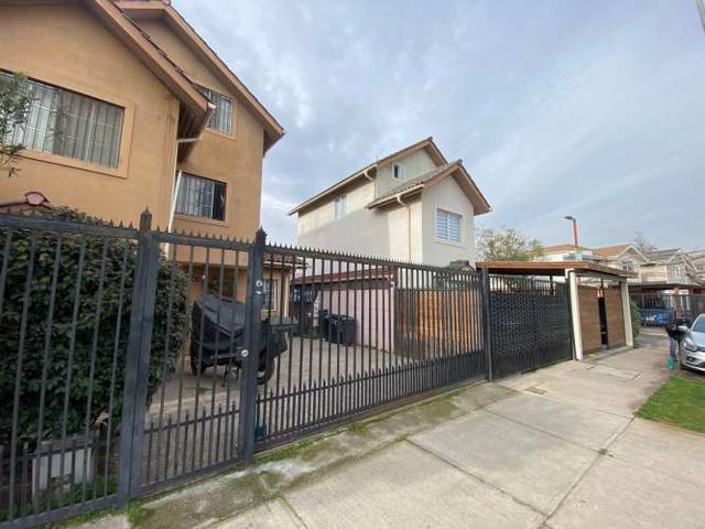 VENTA CASA 4HAB 3BA LAMPA