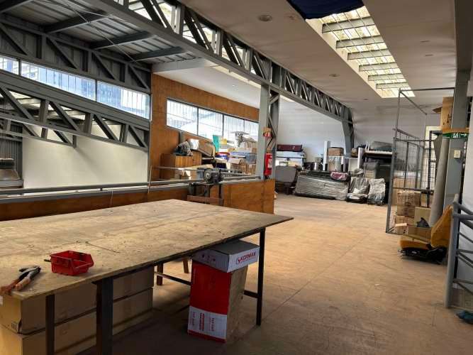 VENTA DE GALPÓN COMERCIAL - SANTIAGO CENTRO